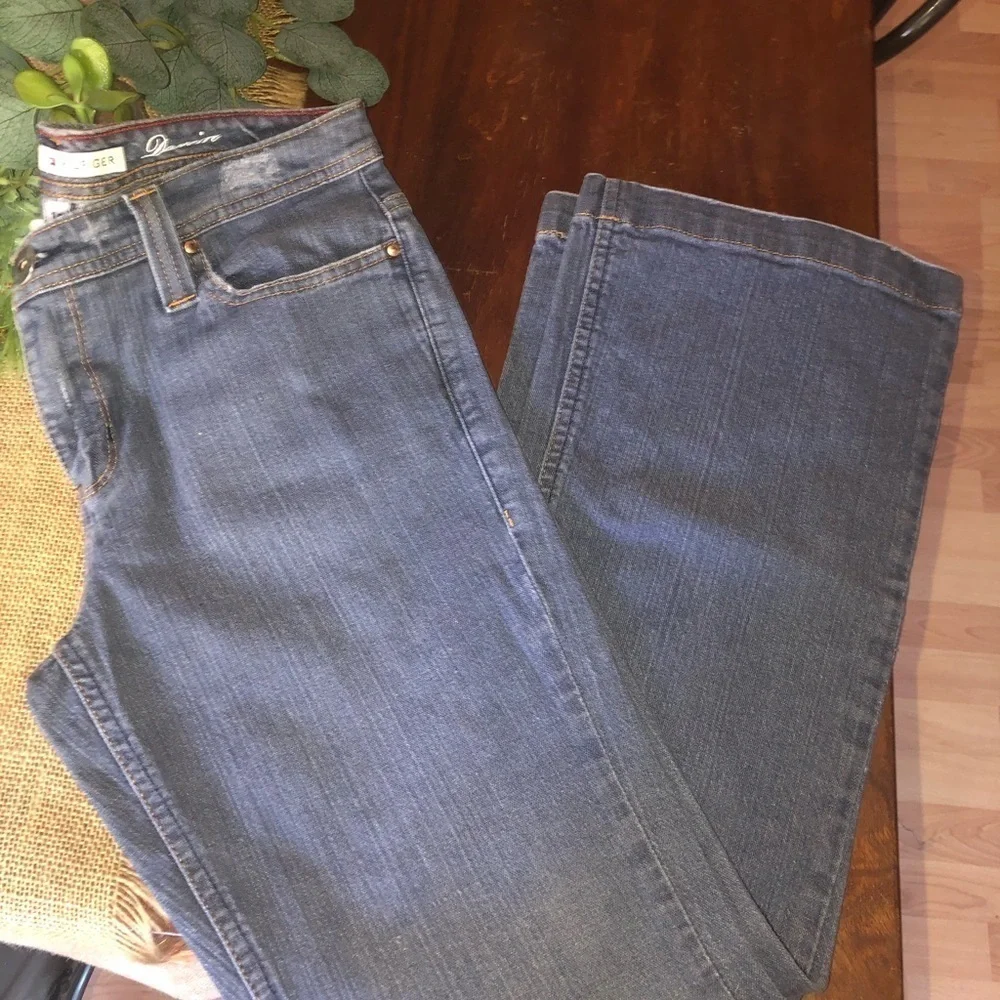 vintage Tommy Hilfiger premium denim straight leg Medium Blue jeans Classic